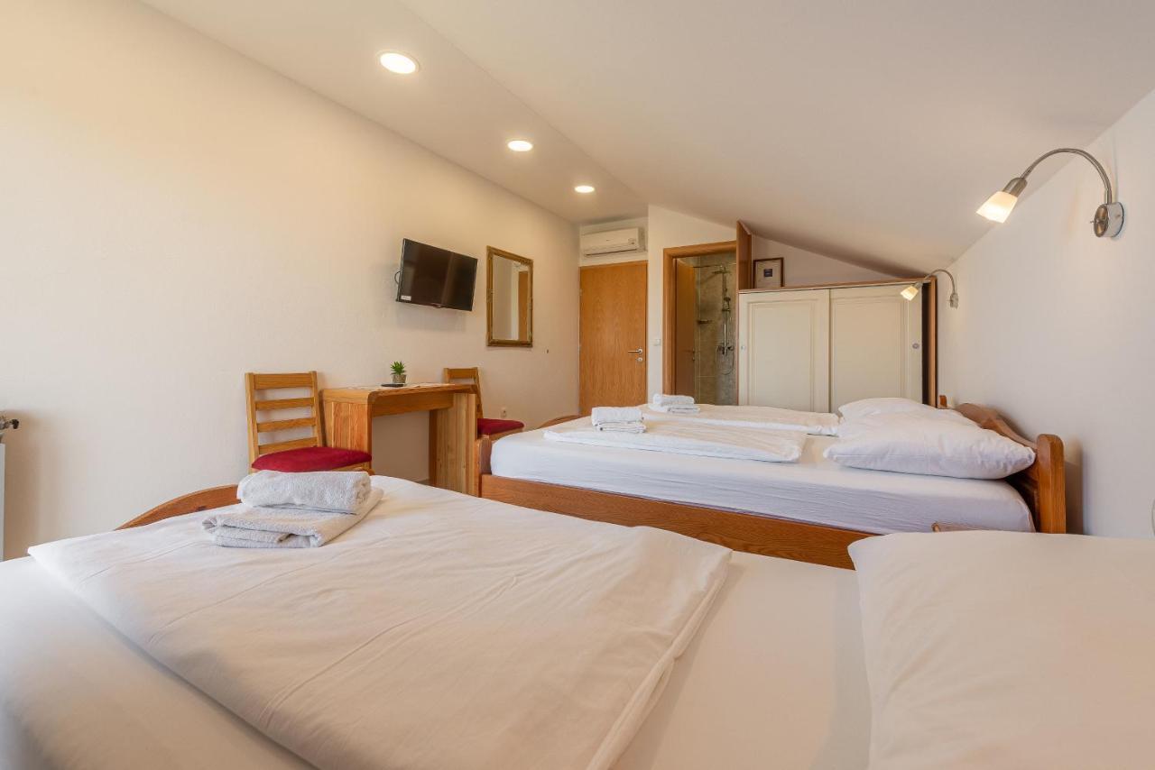 Bed & Breakfast Maki Biograd Na Moru Exteriör bild