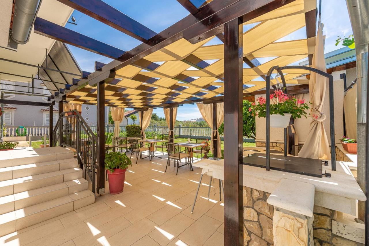Bed & Breakfast Maki Biograd Na Moru Exteriör bild