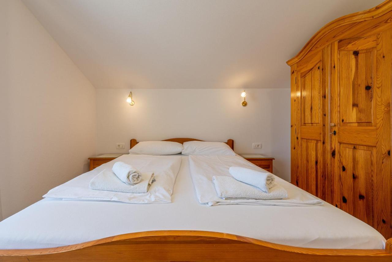 Bed & Breakfast Maki Biograd Na Moru Exteriör bild