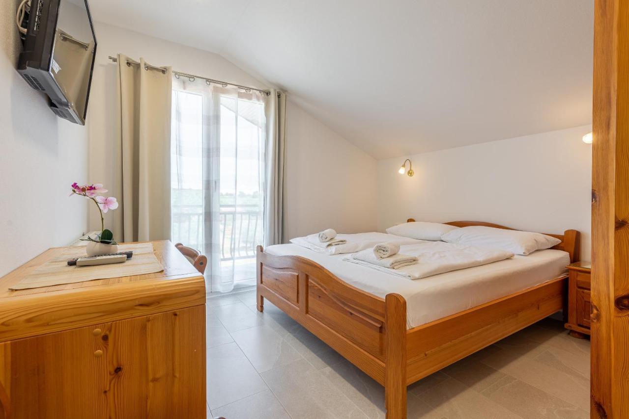 Bed & Breakfast Maki Biograd Na Moru Exteriör bild