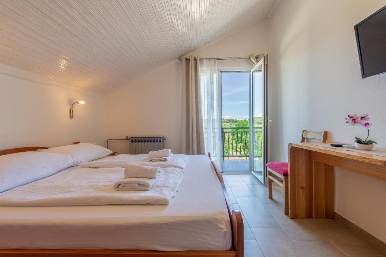 Bed & Breakfast Maki Biograd Na Moru Exteriör bild
