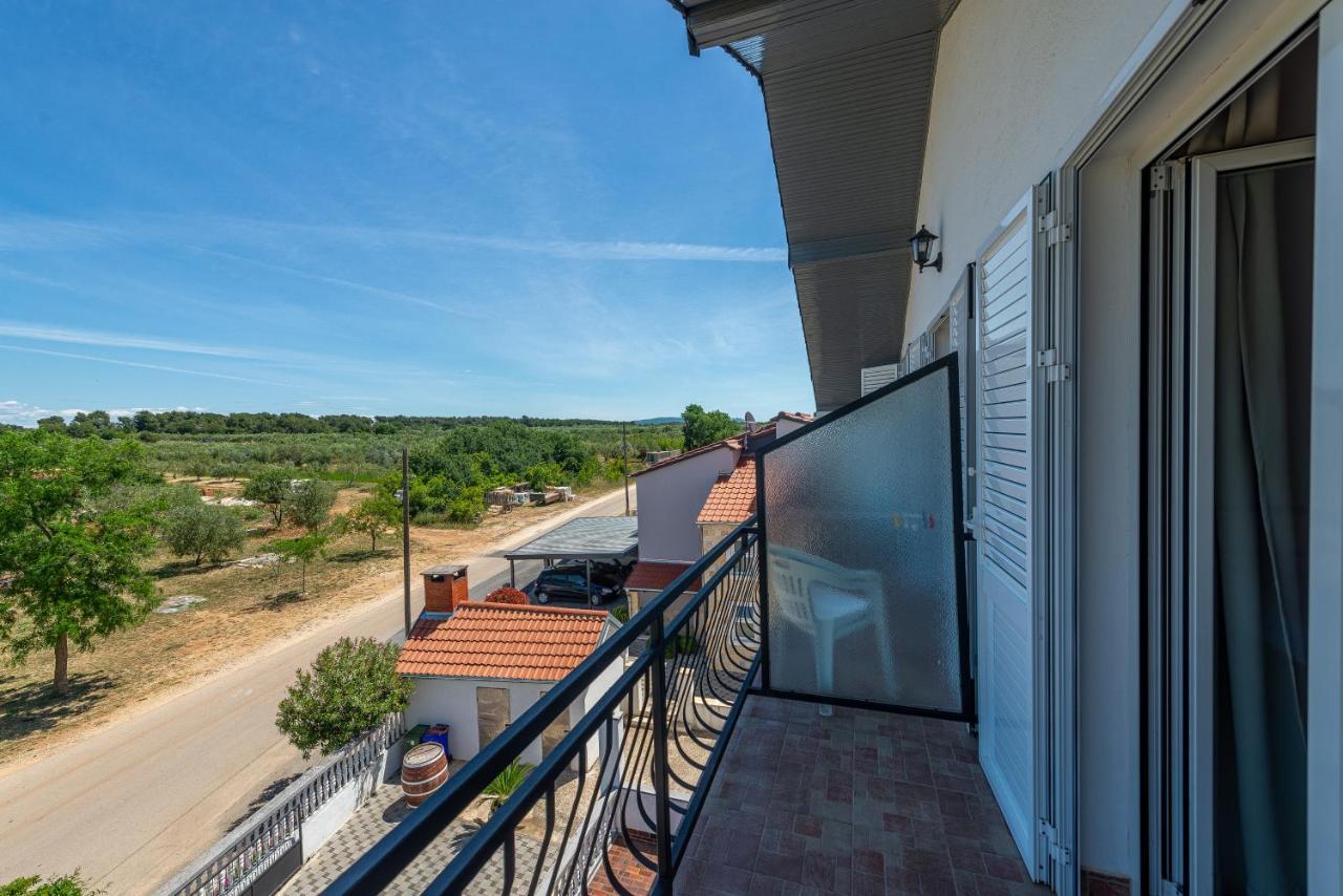 Bed & Breakfast Maki Biograd Na Moru Exteriör bild